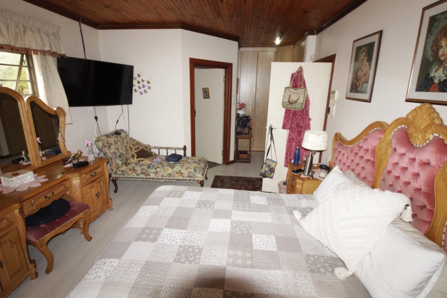 6 Bedroom Property for Sale in Paradise Beach Eastern Cape